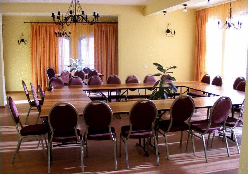Pension Casa Vanatorilor Бэи­ле-Олэ­неш­ти Экстерьер фото